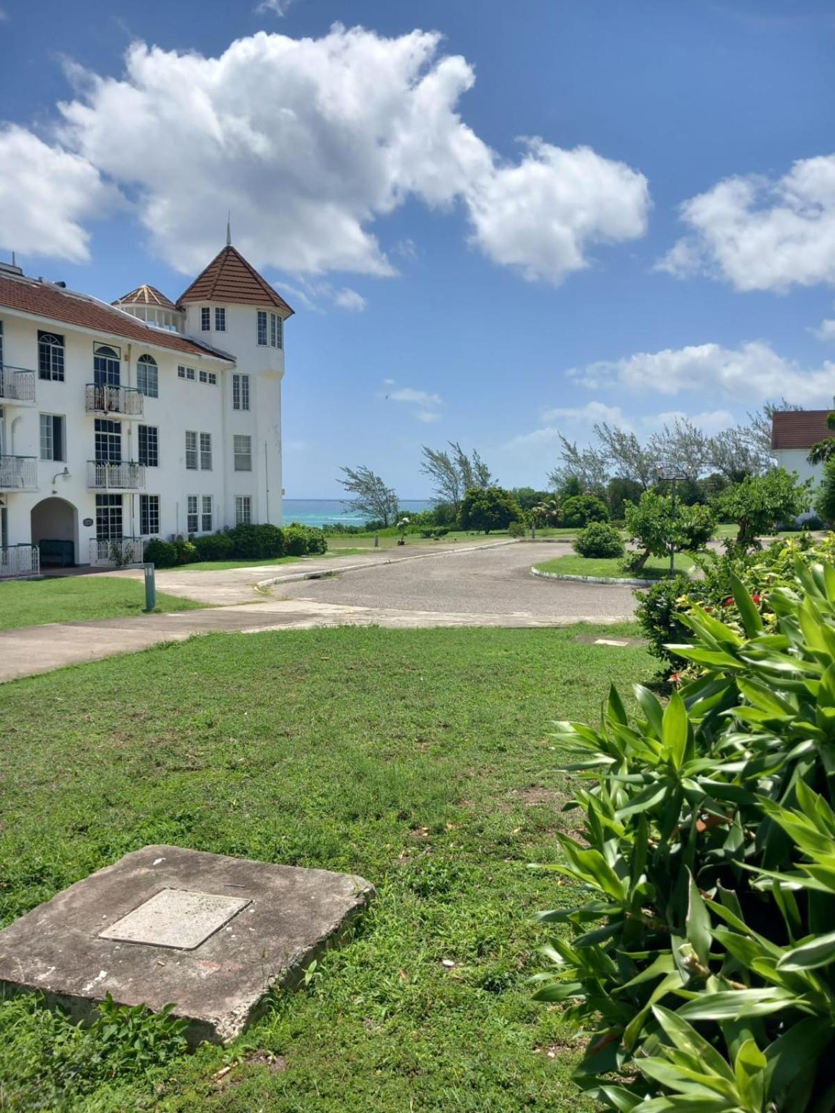 Seacastle Deluxe Studio Montego Bay Extérieur photo